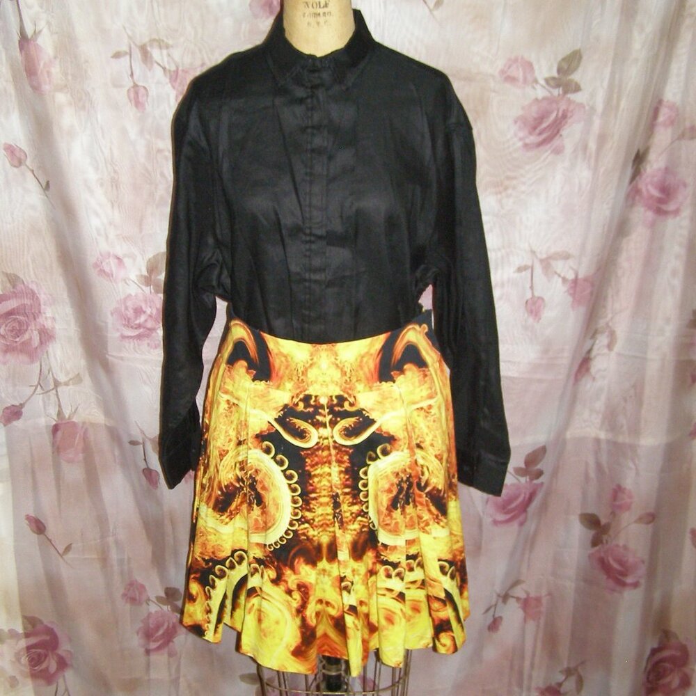 🔥 size 10 GIVENCHY Pleated Skirt FIRE Print - Picture 2 of 11